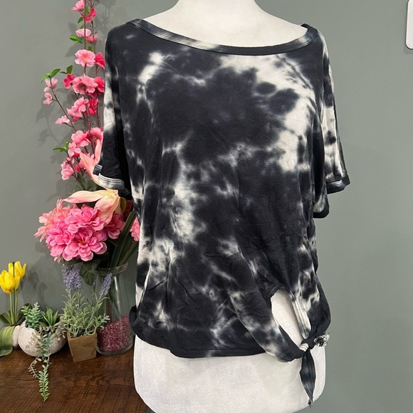 Caution To The Wind Side Tie Up Top - Picture 2 of 12